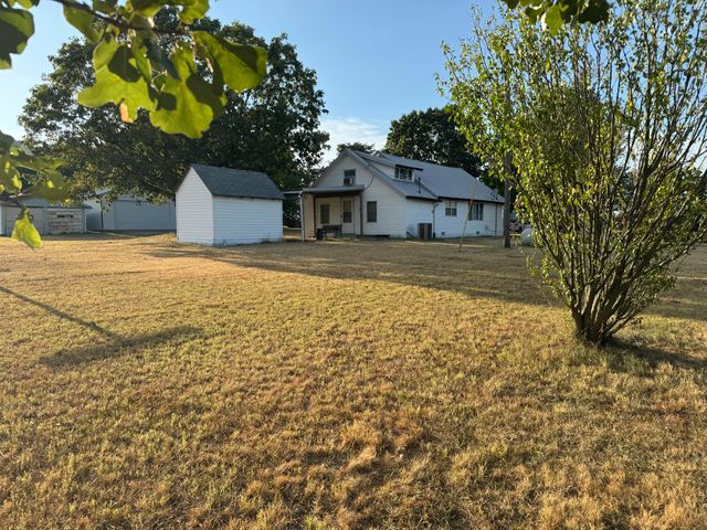 23211 Farm Road 2050, Aurora, MO 65605