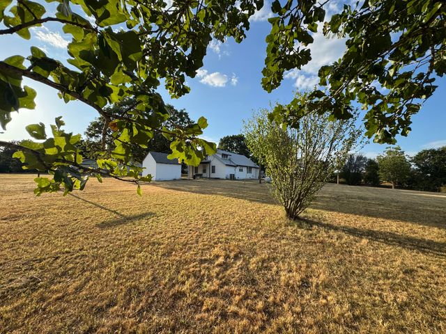 23211 Farm Road 2050, Aurora, MO 65605