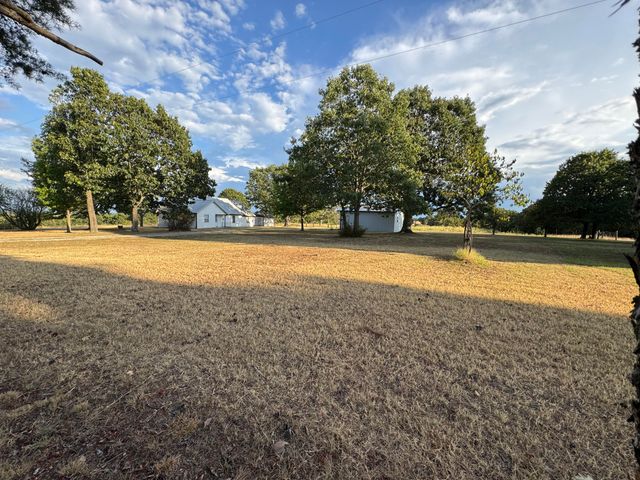 23211 Farm Road 2050, Aurora, MO 65605