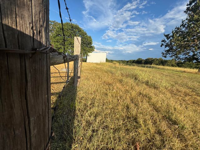 23211 Farm Road 2050, Aurora, MO 65605