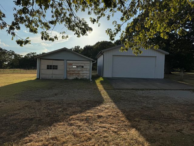 23211 Farm Road 2050, Aurora, MO 65605