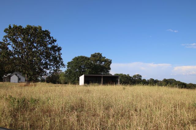 23211 Farm Road 2050, Aurora, MO 65605