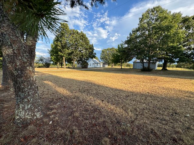 23211 Farm Road 2050, Aurora, MO 65605