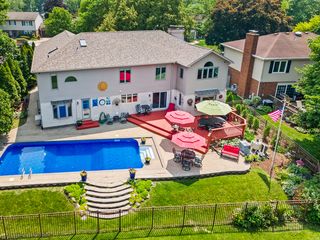 1424 E Jonquil Circle, Arlington Heights, IL 60004