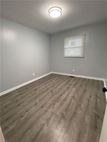 122 Kendall DR, Newport News, VA 23601