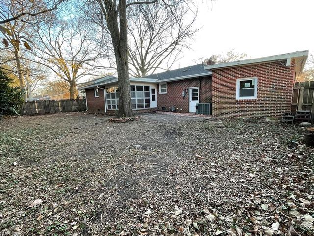 122 Kendall DR, Newport News, VA 23601