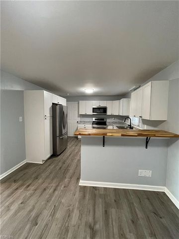 122 Kendall DR, Newport News, VA 23601