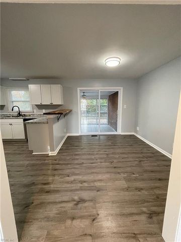 122 Kendall DR, Newport News, VA 23601