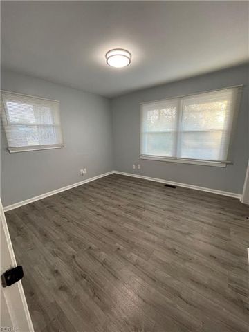 122 Kendall DR, Newport News, VA 23601