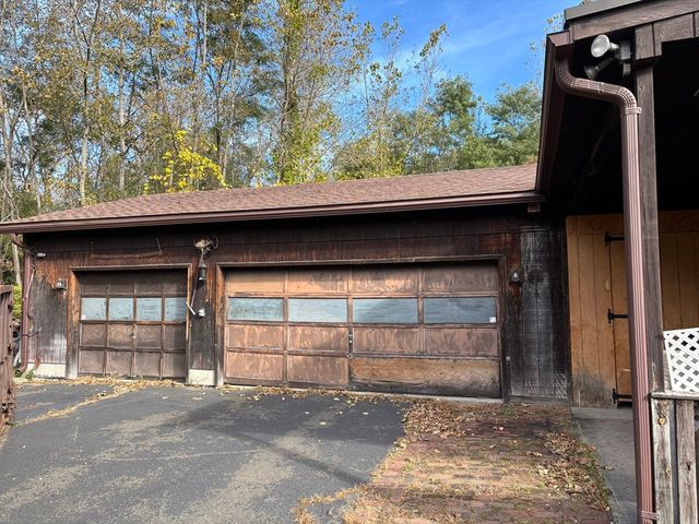 457 Northampton St, Holyoke, MA 01040