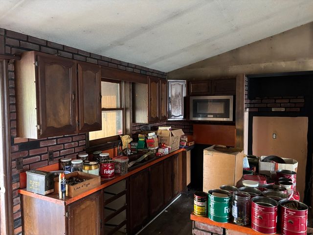 457 Northampton St, Holyoke, MA 01040