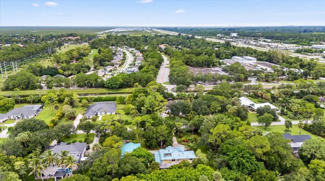 92 SQUIRE Drive, Wellington, FL 33414