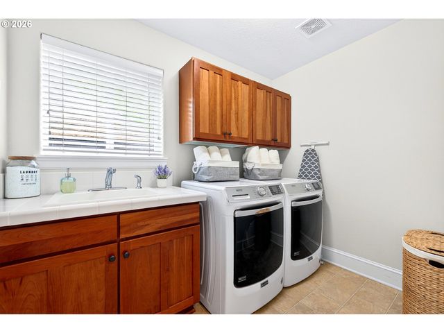 11058 Sw ONEIDA St, Tualatin, OR 97062