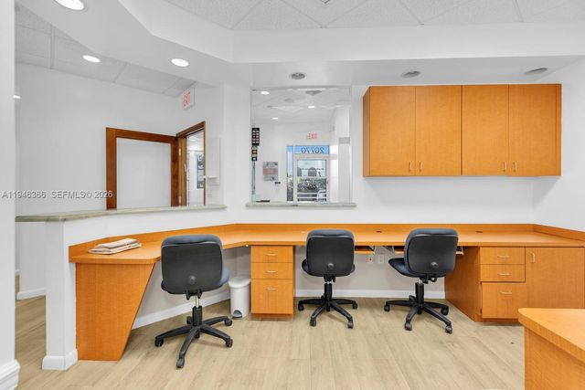 20770 W Dixie Hwy De Hwy, Miami, FL 33180