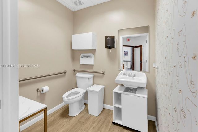 20770 W Dixie Hwy De Hwy, Miami, FL 33180