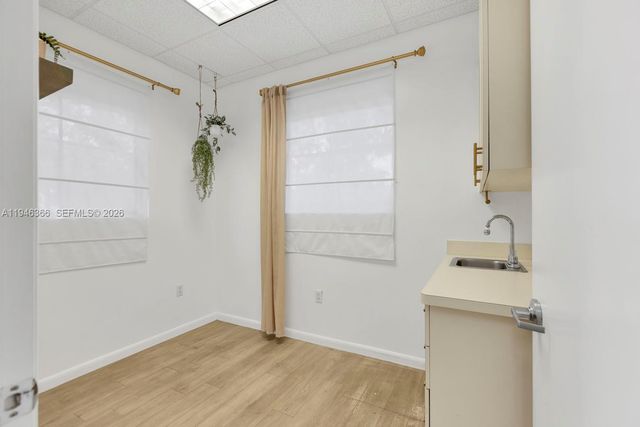 20770 W Dixie Hwy De Hwy, Miami, FL 33180