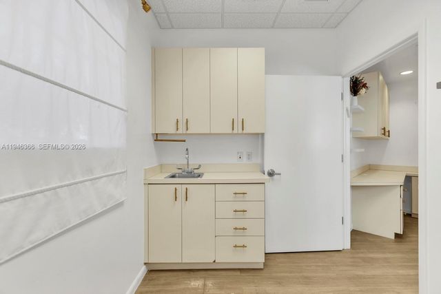 20770 W Dixie Hwy De Hwy, Miami, FL 33180