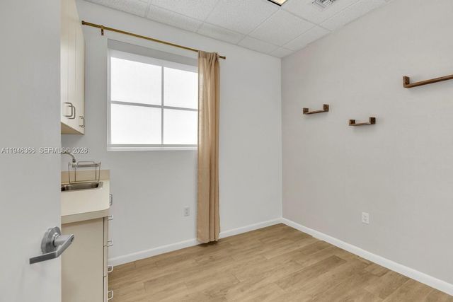 20770 W Dixie Hwy De Hwy, Miami, FL 33180