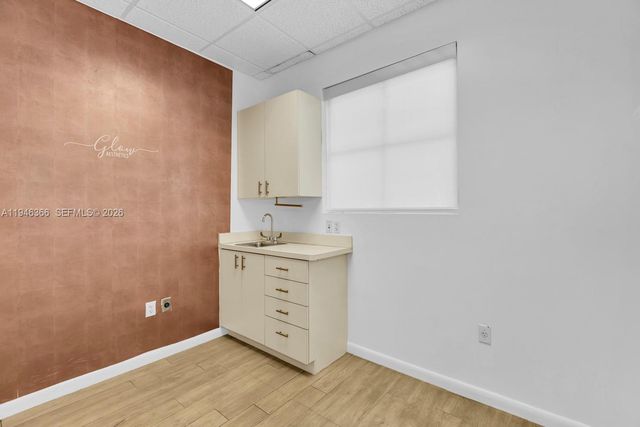 20770 W Dixie Hwy De Hwy, Miami, FL 33180