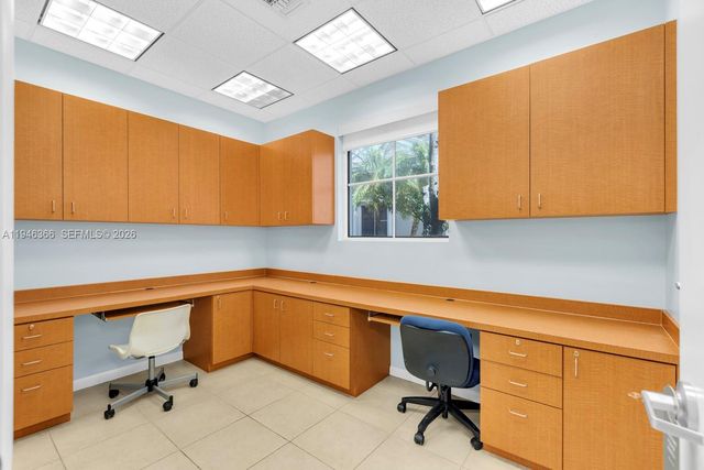 20770 W Dixie Hwy De Hwy, Miami, FL 33180