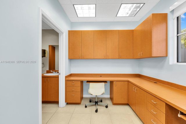 20770 W Dixie Hwy De Hwy, Miami, FL 33180