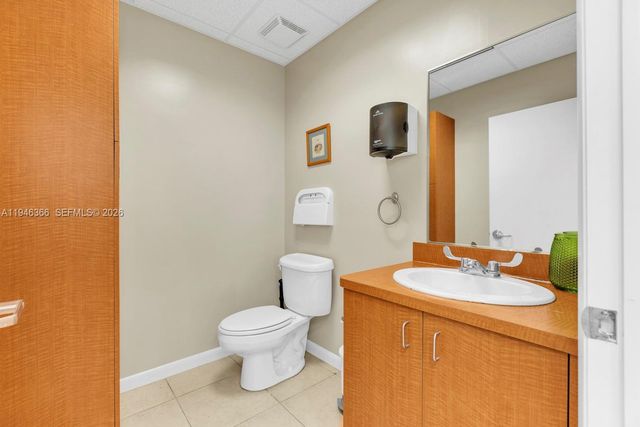 20770 W Dixie Hwy De Hwy, Miami, FL 33180