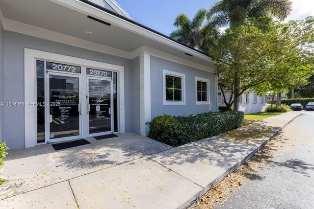 20770 W Dixie Hwy De Hwy, Miami, FL 33180