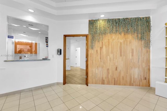 20770 W Dixie Hwy De Hwy, Miami, FL 33180