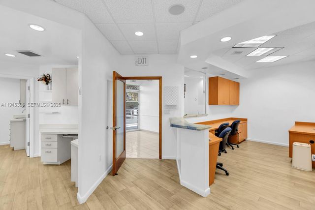 20770 W Dixie Hwy De Hwy, Miami, FL 33180