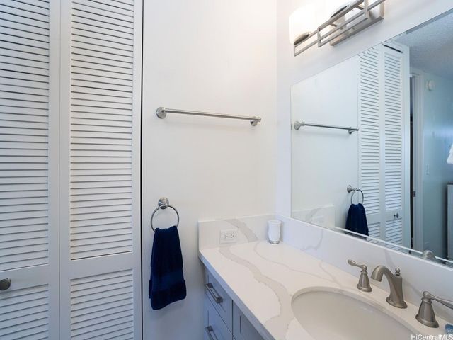 2140 Kuhio Avenue 1908, Honolulu, HI 96815