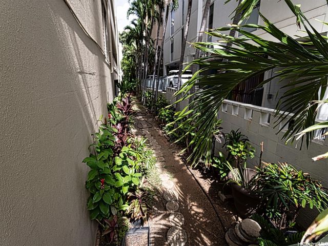 2140 Kuhio Avenue 1908, Honolulu, HI 96815