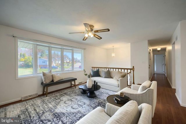 1298 TOANN RD, York, PA 17403