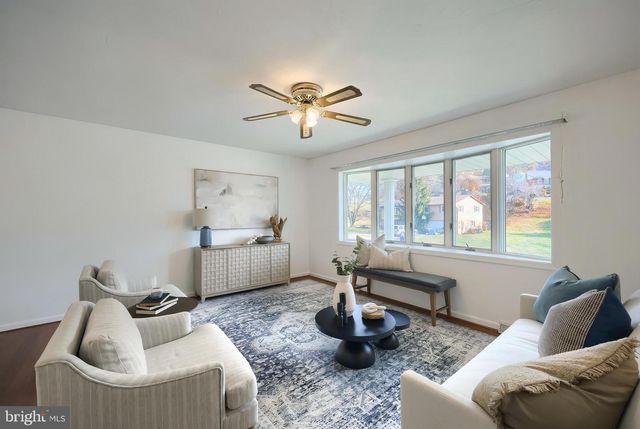 1298 TOANN RD, York, PA 17403