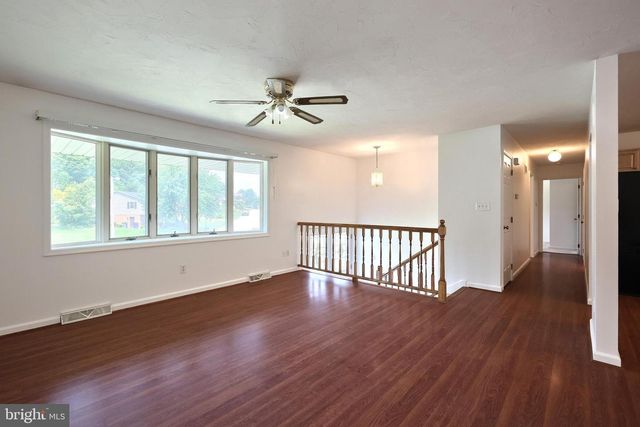 1298 TOANN RD, York, PA 17403