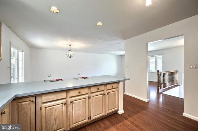 1298 TOANN RD, York, PA 17403