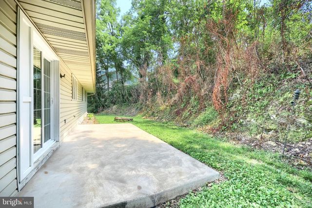 1298 TOANN RD, York, PA 17403