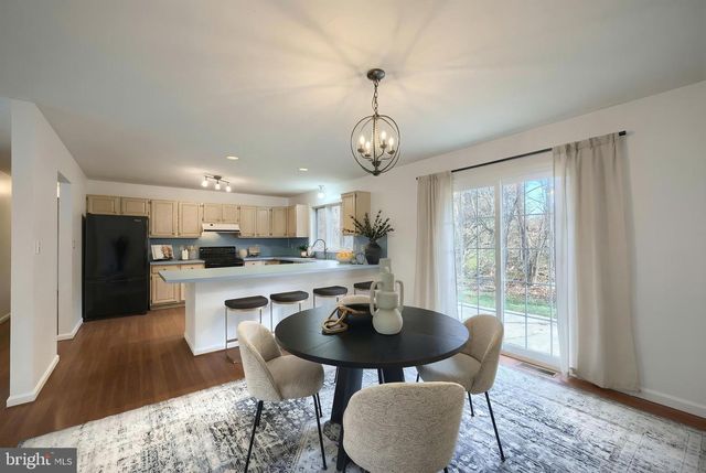 1298 TOANN RD, York, PA 17403