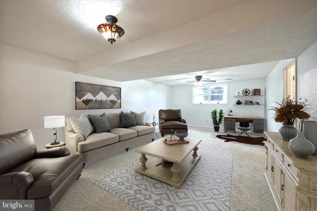 1298 TOANN RD, York, PA 17403