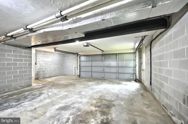 1298 TOANN RD, York, PA 17403