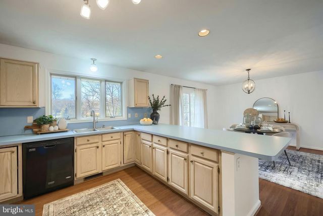 1298 TOANN RD, York, PA 17403