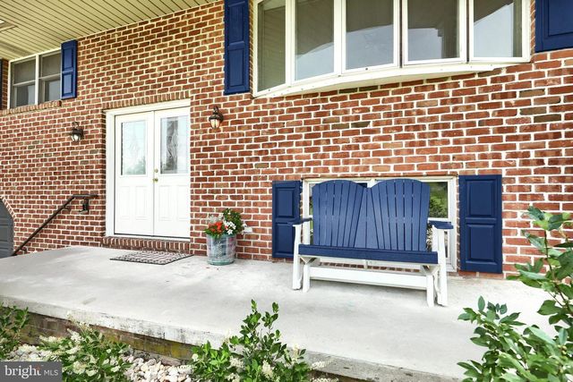 1298 TOANN RD, York, PA 17403