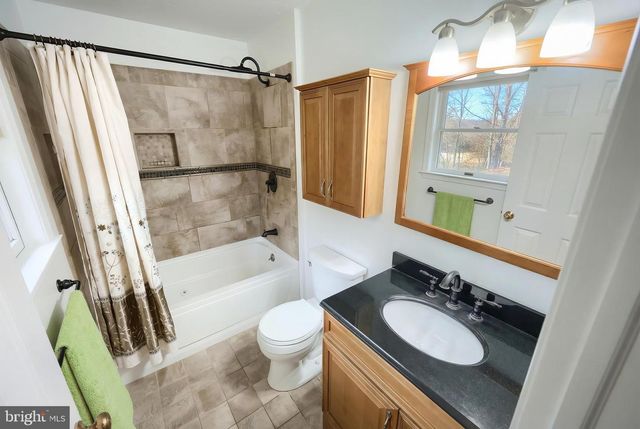 1298 TOANN RD, York, PA 17403