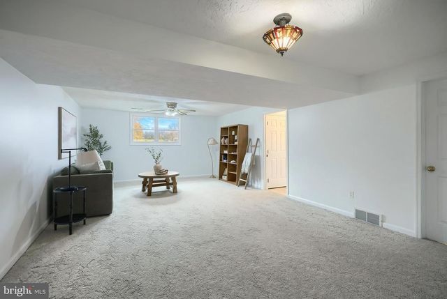 1298 TOANN RD, York, PA 17403