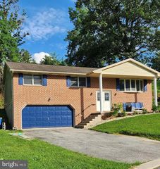 1298 TOANN RD, York, PA 17403