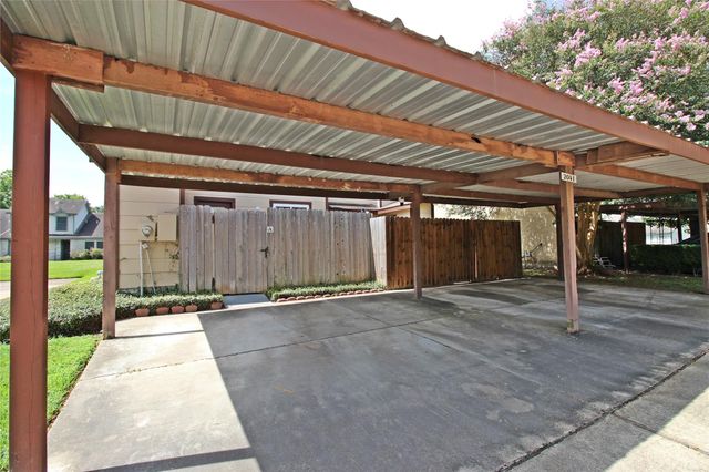 2041 Country Village Boulevard A, Humble, TX 77338