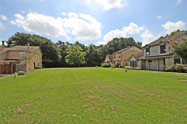 2041 Country Village Boulevard A, Humble, TX 77338