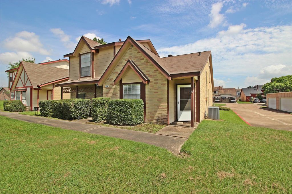2041 Country Village Boulevard A, Humble, TX 77338