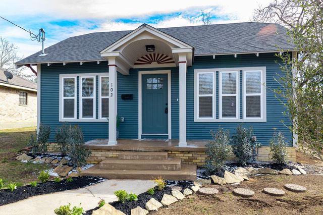 102 E Valverde Street, Brenham, TX 77833