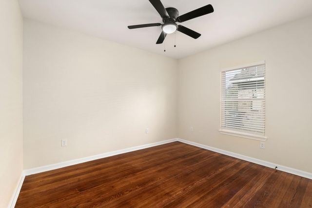 102 E Valverde Street, Brenham, TX 77833