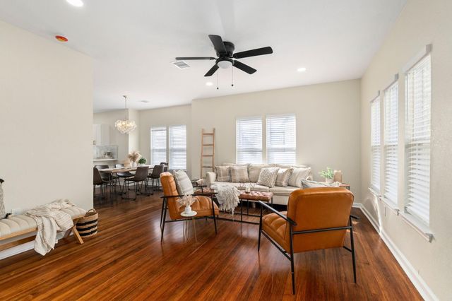 102 E Valverde Street, Brenham, TX 77833